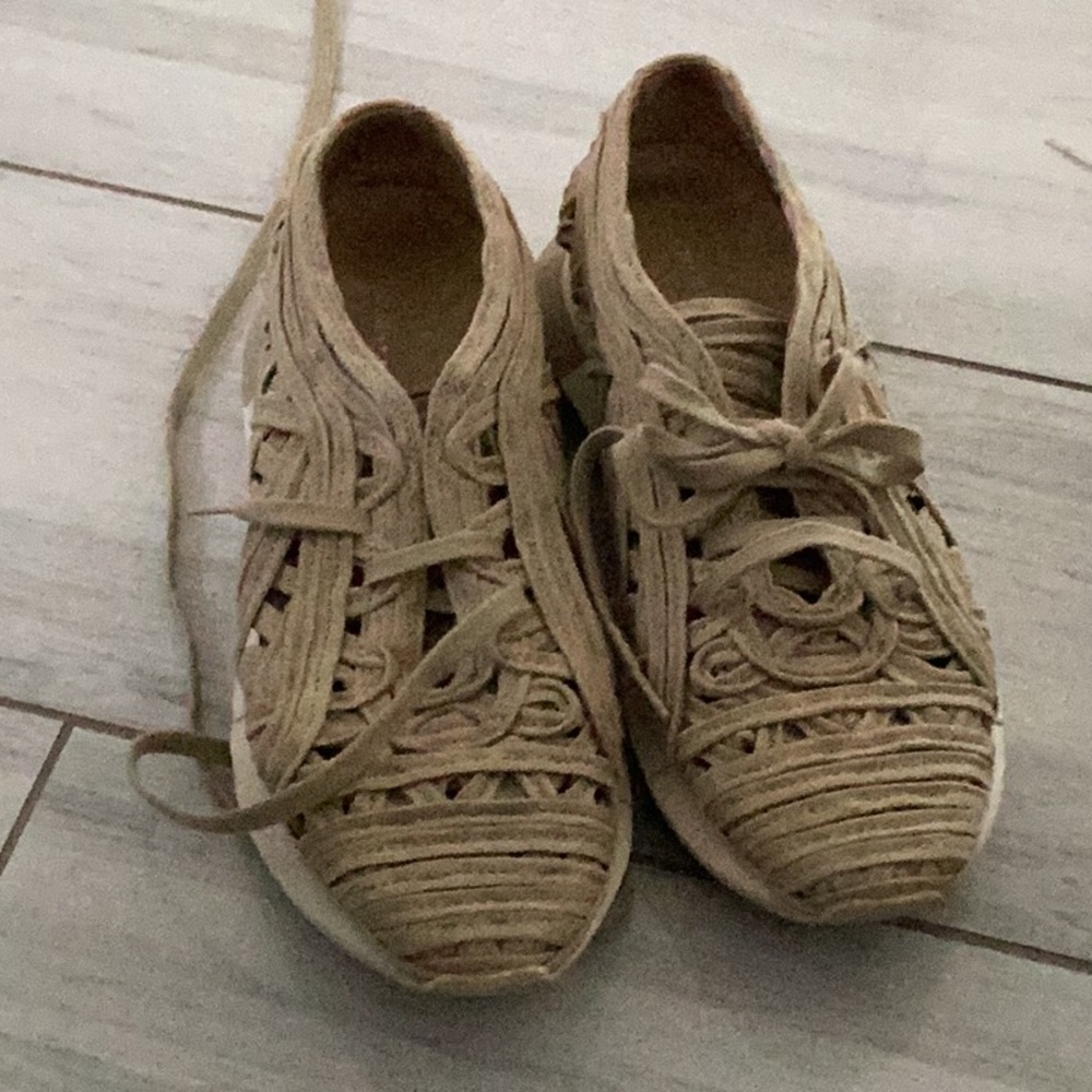 Women's Tan Lace-Up Shoes